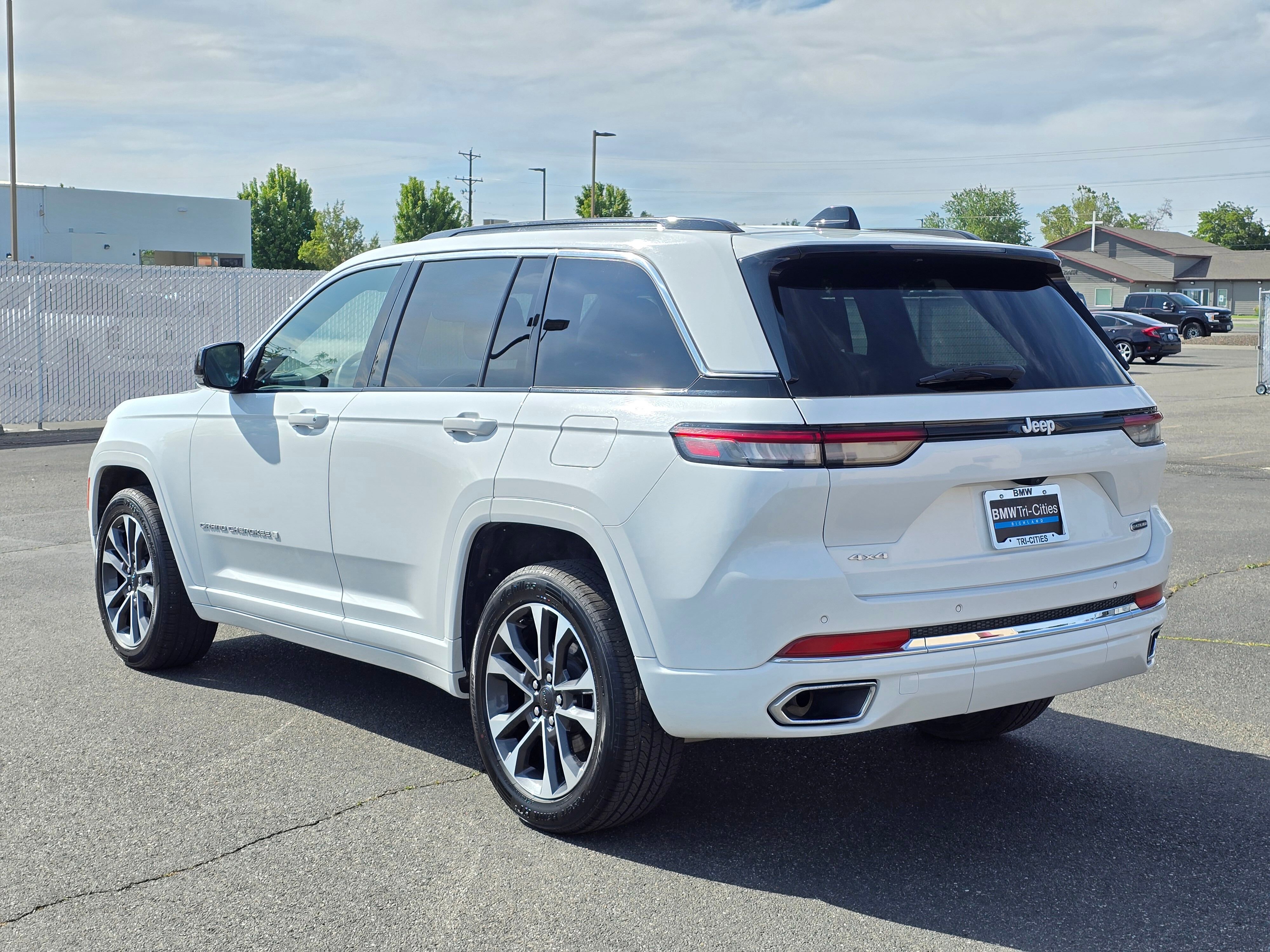 Used 2024 Jeep Grand Cherokee Overland AWD/4WD image 36