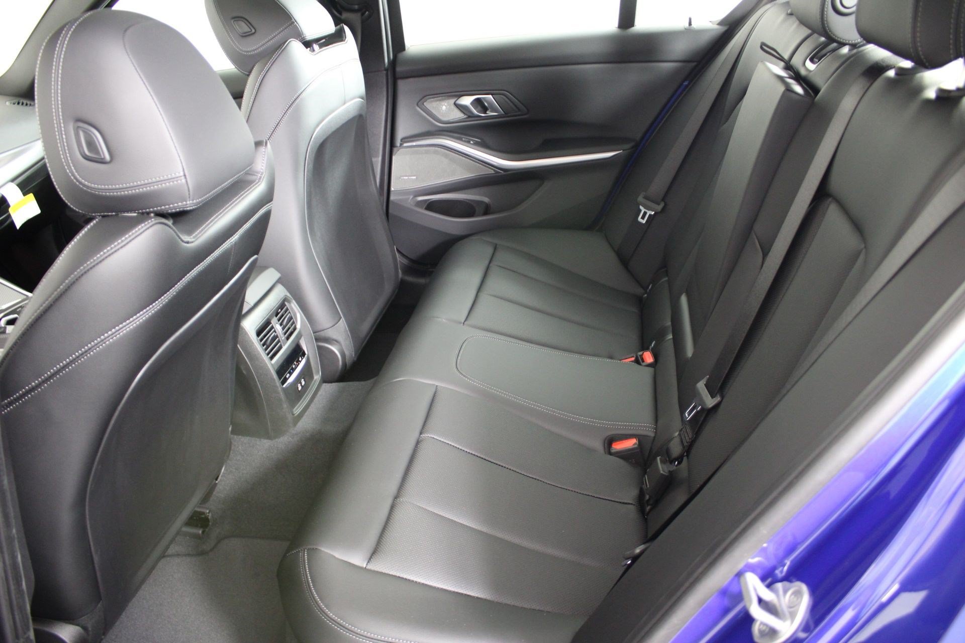 New 2026 BMW 330i Sedan w/ M Sport Package RWD image 12