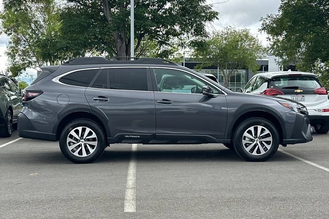 Used 2025 Subaru Outback Premium image 3