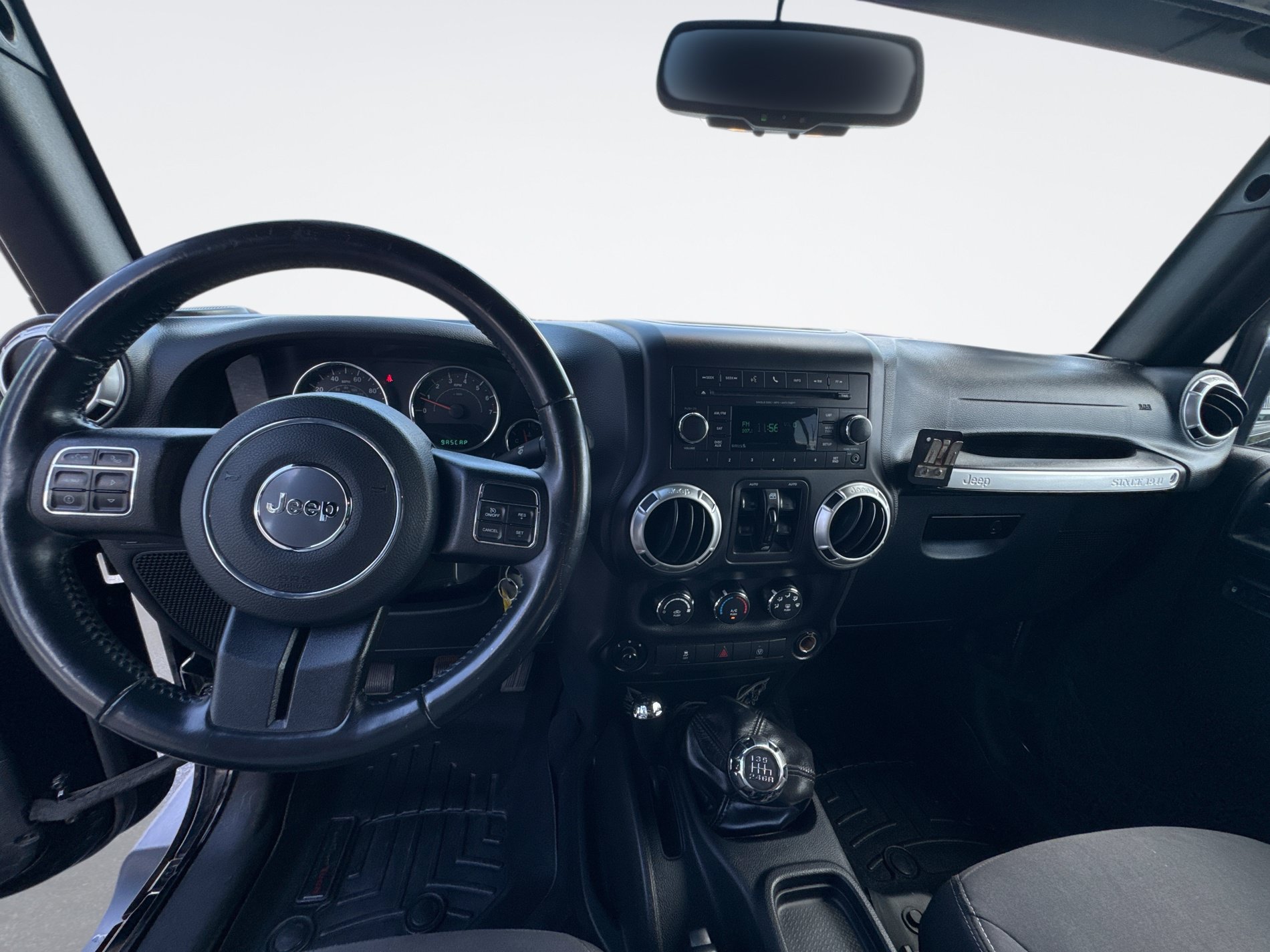 Used 2016 Jeep Wrangler Unlimited Rubicon w/ Connectivity Group AWD/4WD image 15