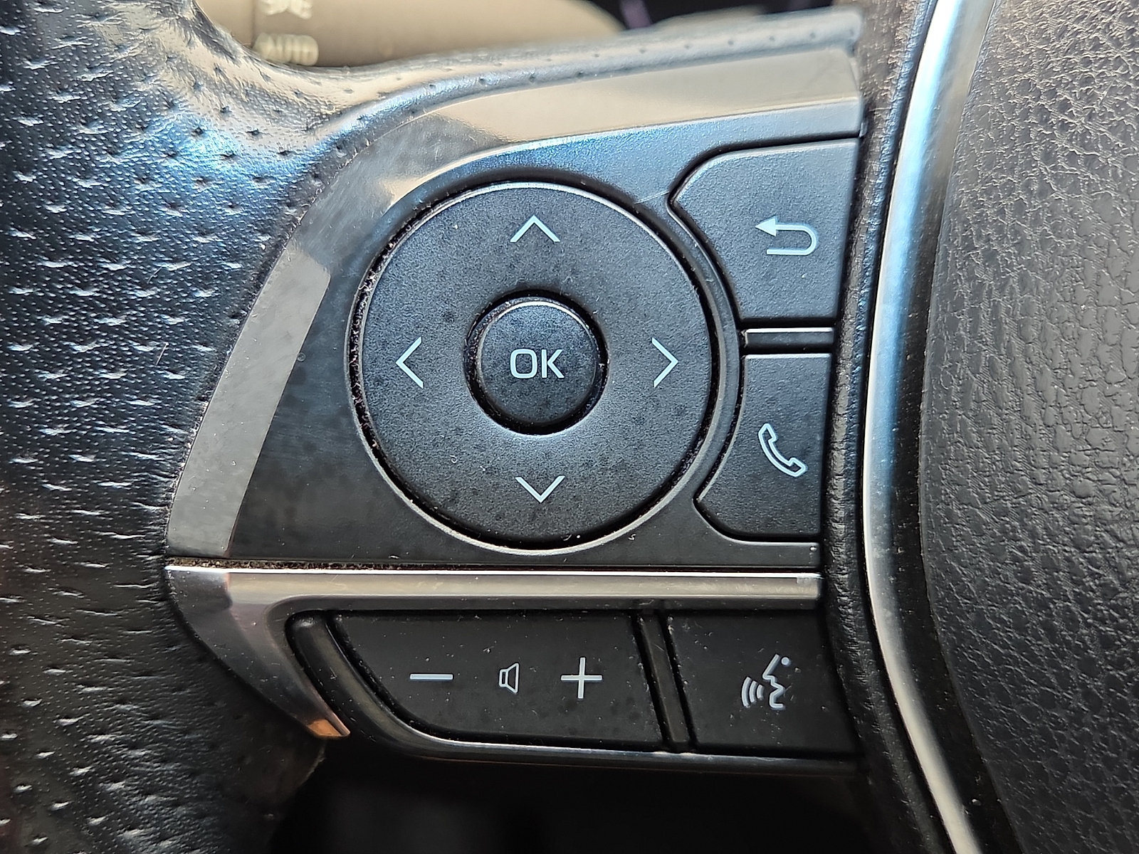 Used 2019 Toyota Avalon Touring FWD image 21