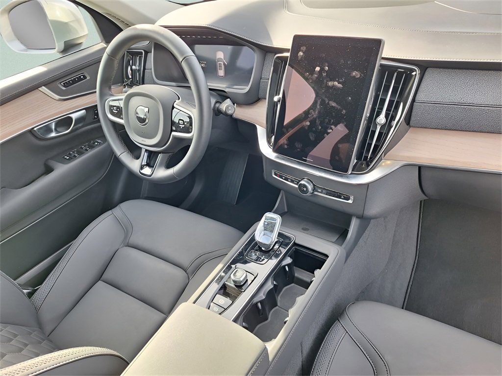 Used 2025 Volvo XC90 B6 Plus image 26