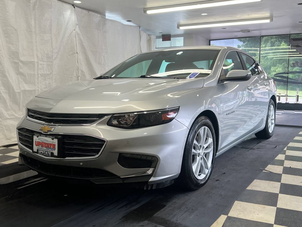 Used 2018 Chevrolet Malibu LT w/ Driver Confidence Package FWD image 3