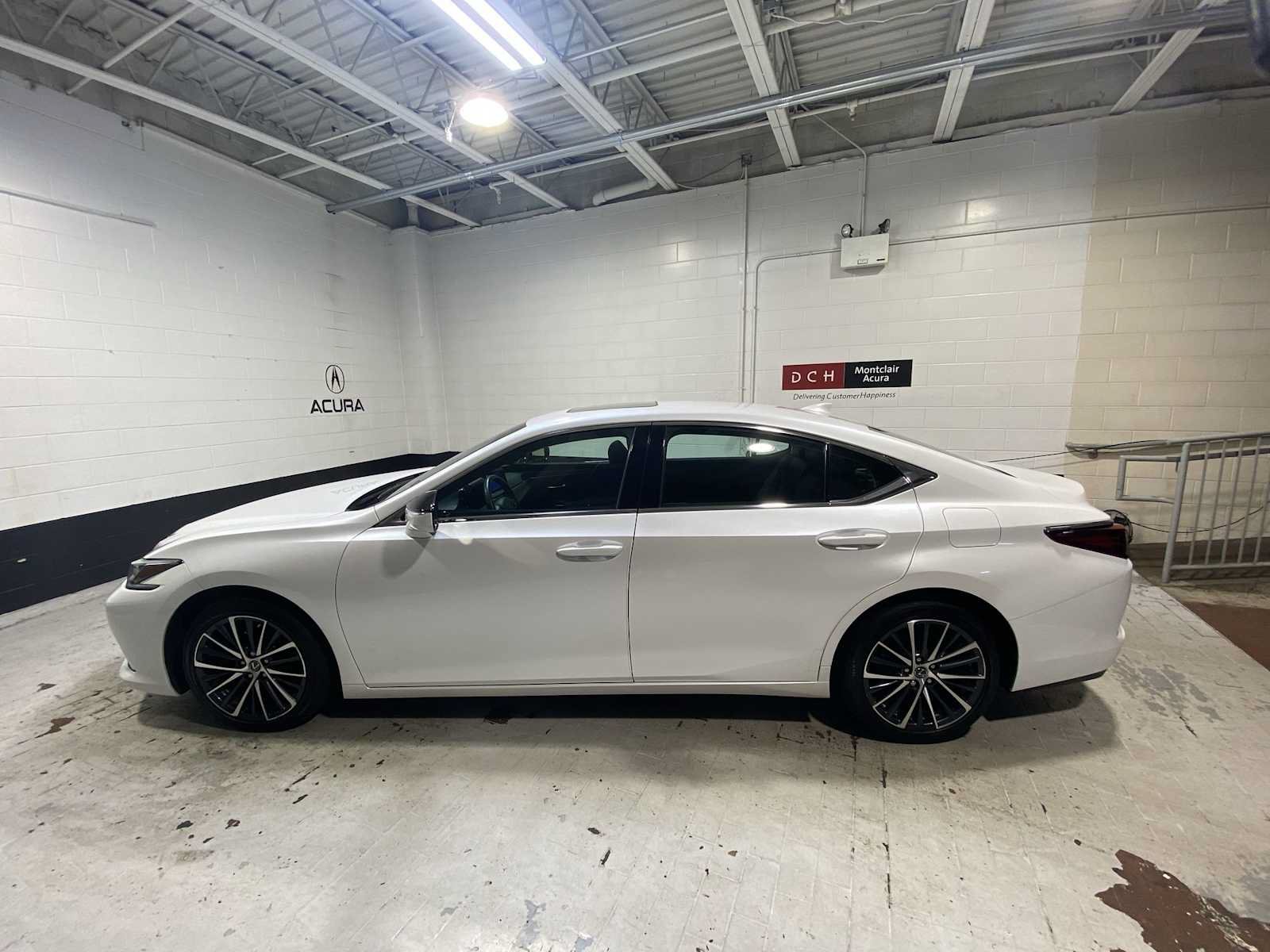Used 2024 Lexus ES 350 w/ Premium Package FWD image 3