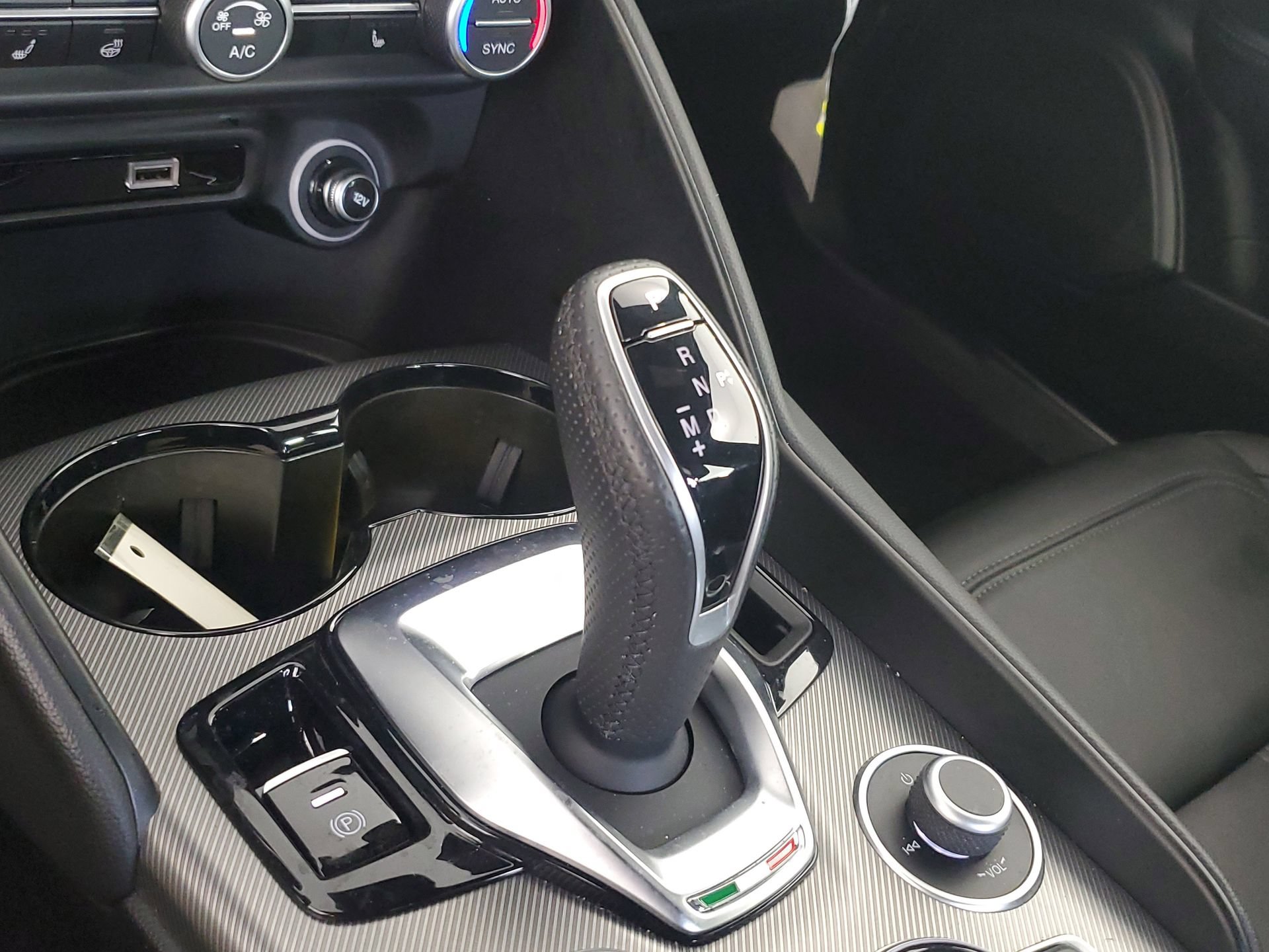 Used 2024 Alfa Romeo Giulia Ti w/ Active Assist Plus Package AWD/4WD image 41