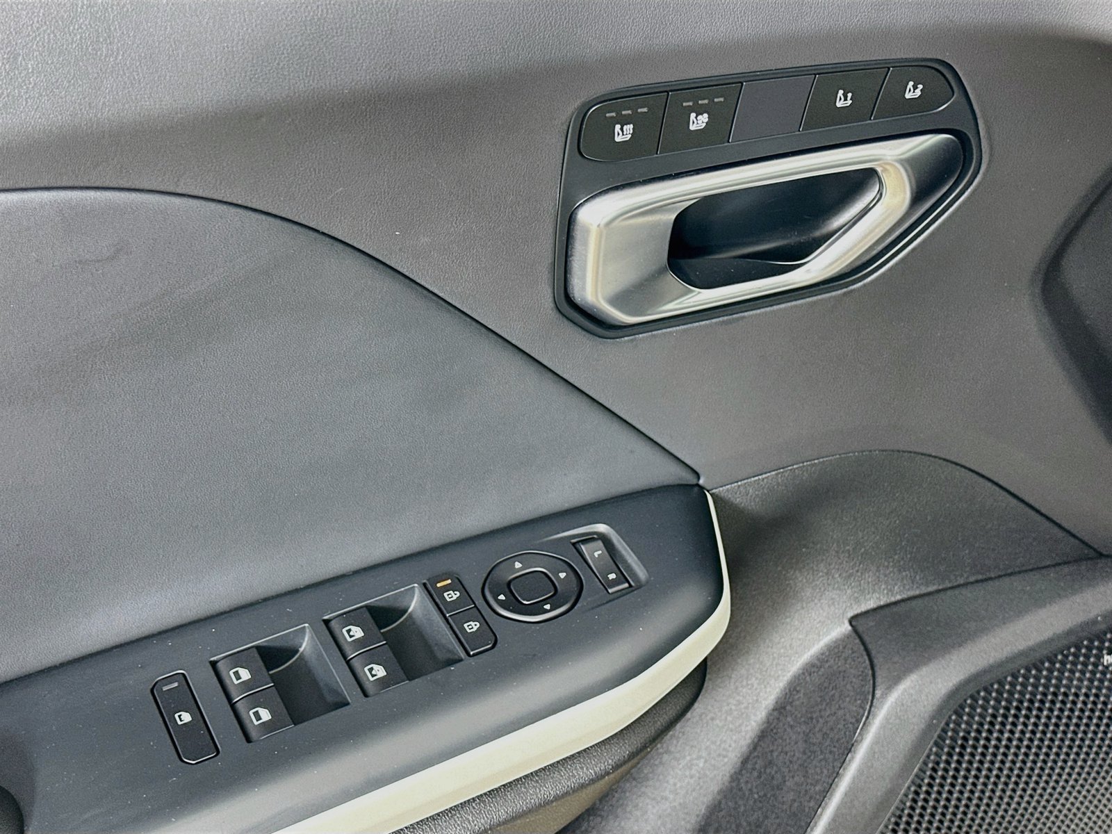 Used 2025 Kia K4 GT-Line w/ GT-Line Premium Package FWD image 17