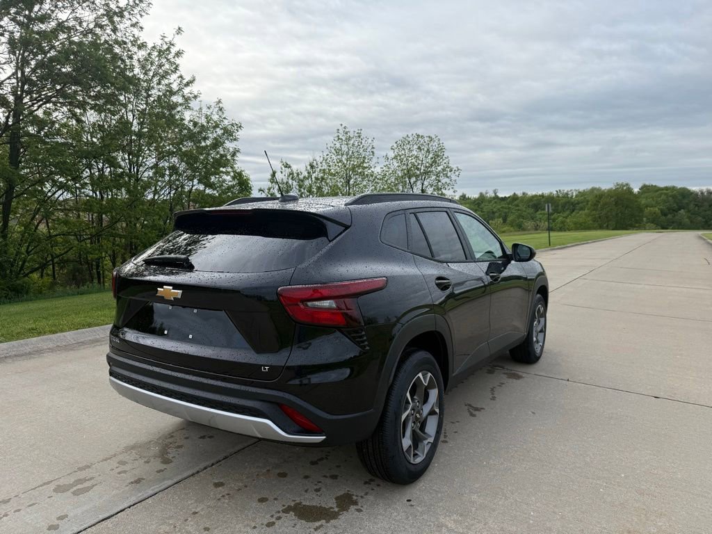 New 2026 Chevrolet Trax LT w/ Driver Confidence Package FWD image 3