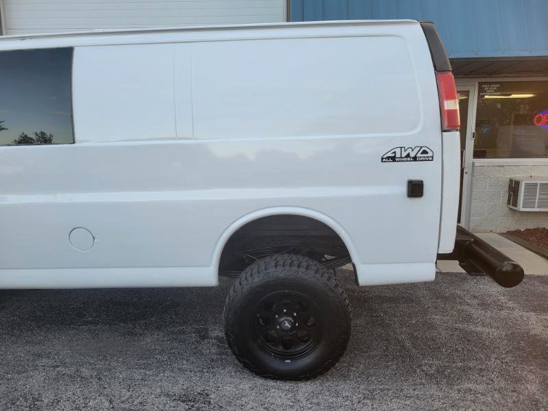 Used 2011 Chevrolet Express 1500 AWD image 5