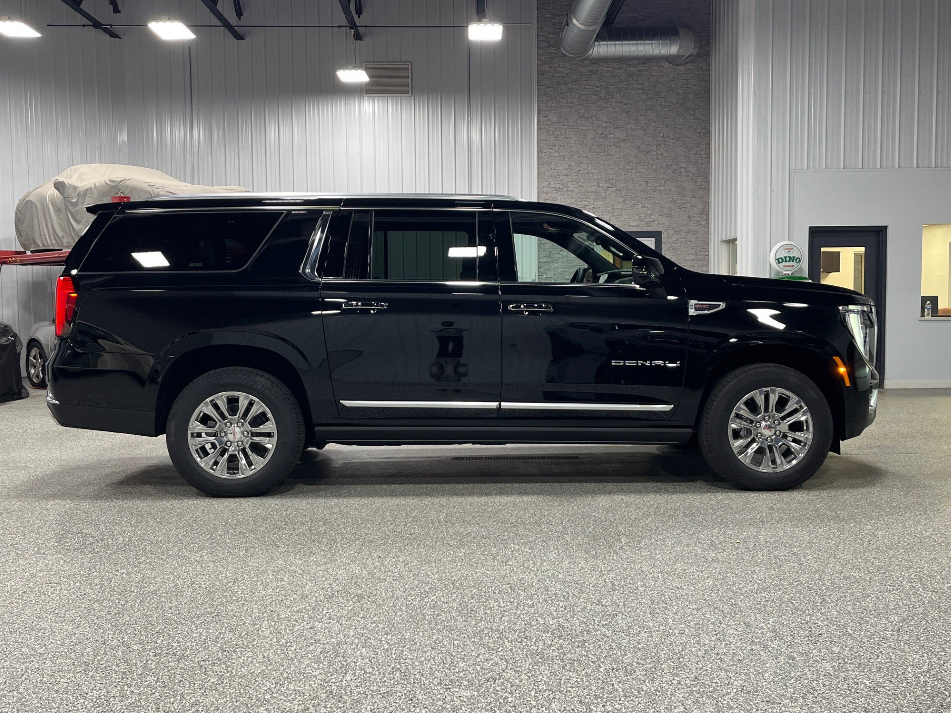 New 2026 GMC Yukon XL Denali w/ Sun & Power Step Package image 6