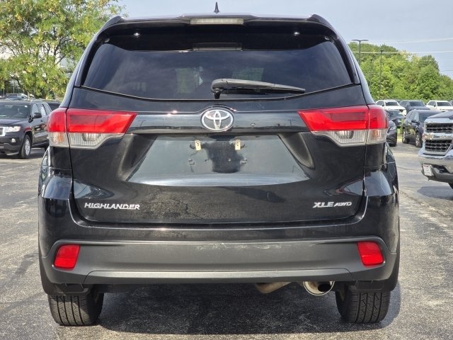 Used 2019 Toyota Highlander XLE AWD/4WD image 12
