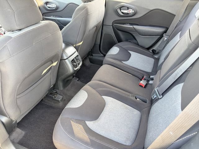 Used 2016 Jeep Cherokee Sport image 24