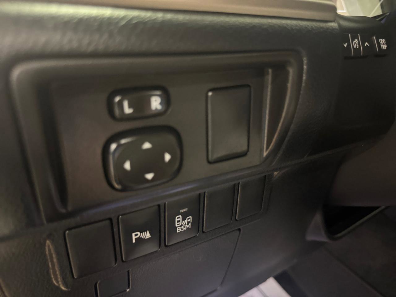 Used 2016 Lexus ES 350 w/ Premium Package w/Wood Trim FWD image 17