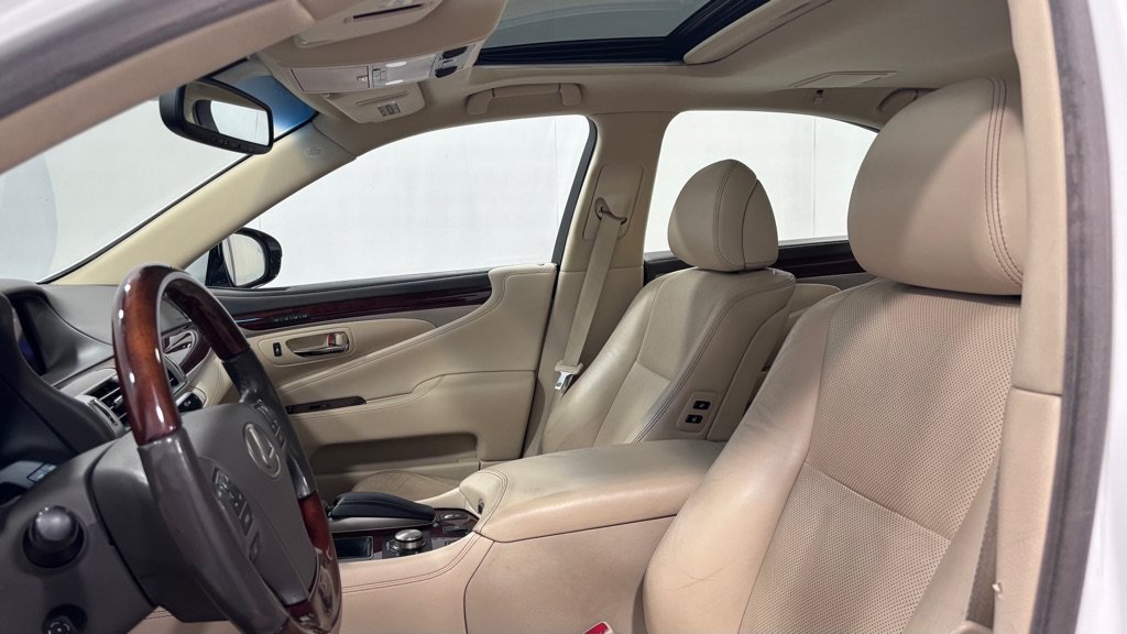 Used 2015 Lexus LS 460 AWD w/ Comfort Package image 12