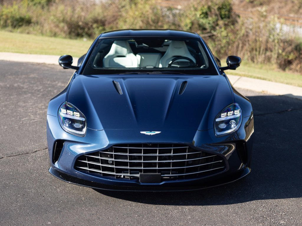 Used 2025 Aston Martin V8 Vantage Coupe RWD image 12