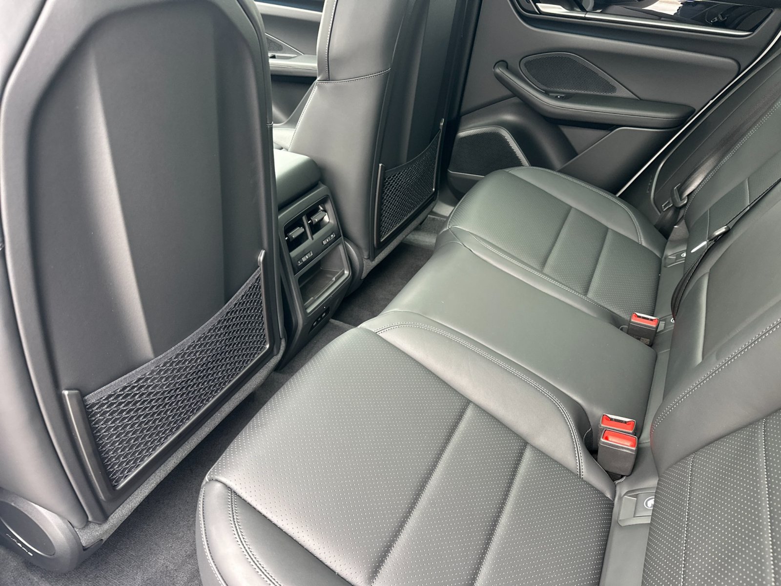 New 2026 Porsche Macan 4 Electric AWD/4WD image 14