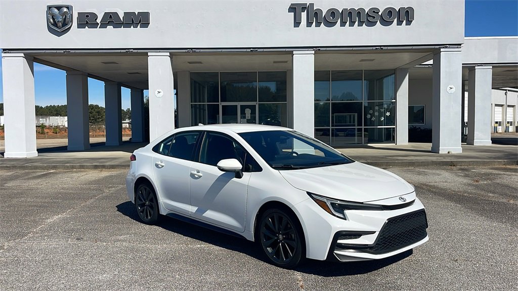 Used 2023 Toyota Corolla SE image 2