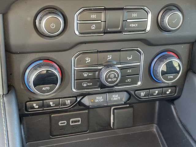 Used 2023 Chevrolet Suburban Premier image 17