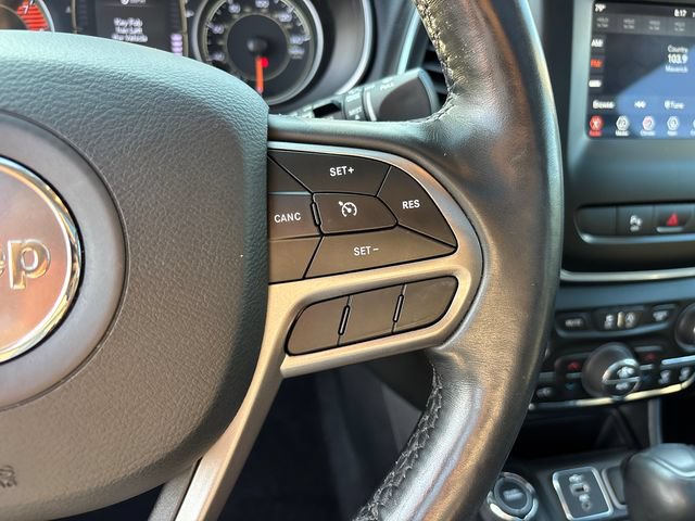 Used 2020 Jeep Cherokee Latitude Lux w/ Comfort/Convenience Group AWD/4WD image 19