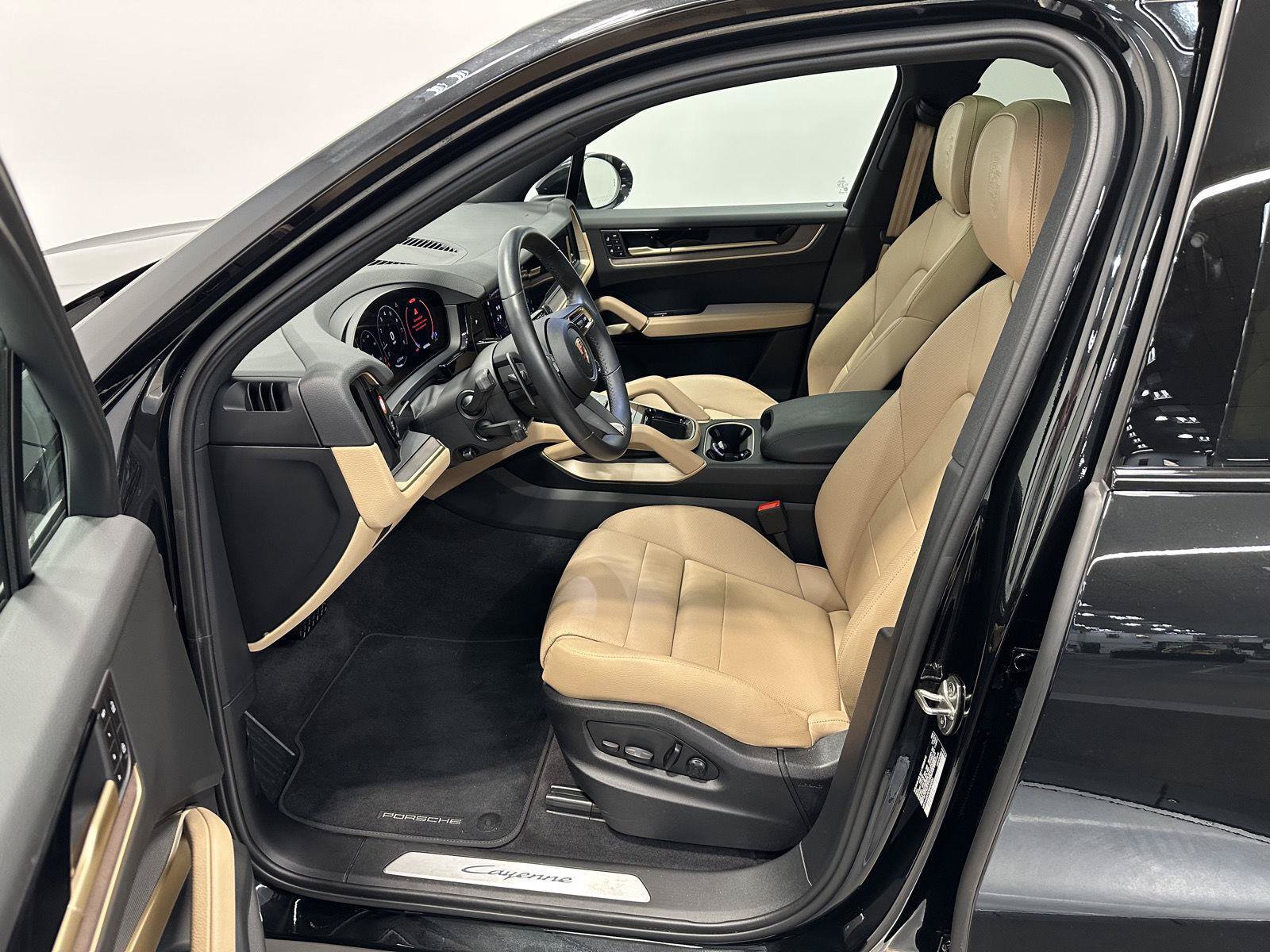 Used 2026 Porsche Cayenne AWD/4WD image 17
