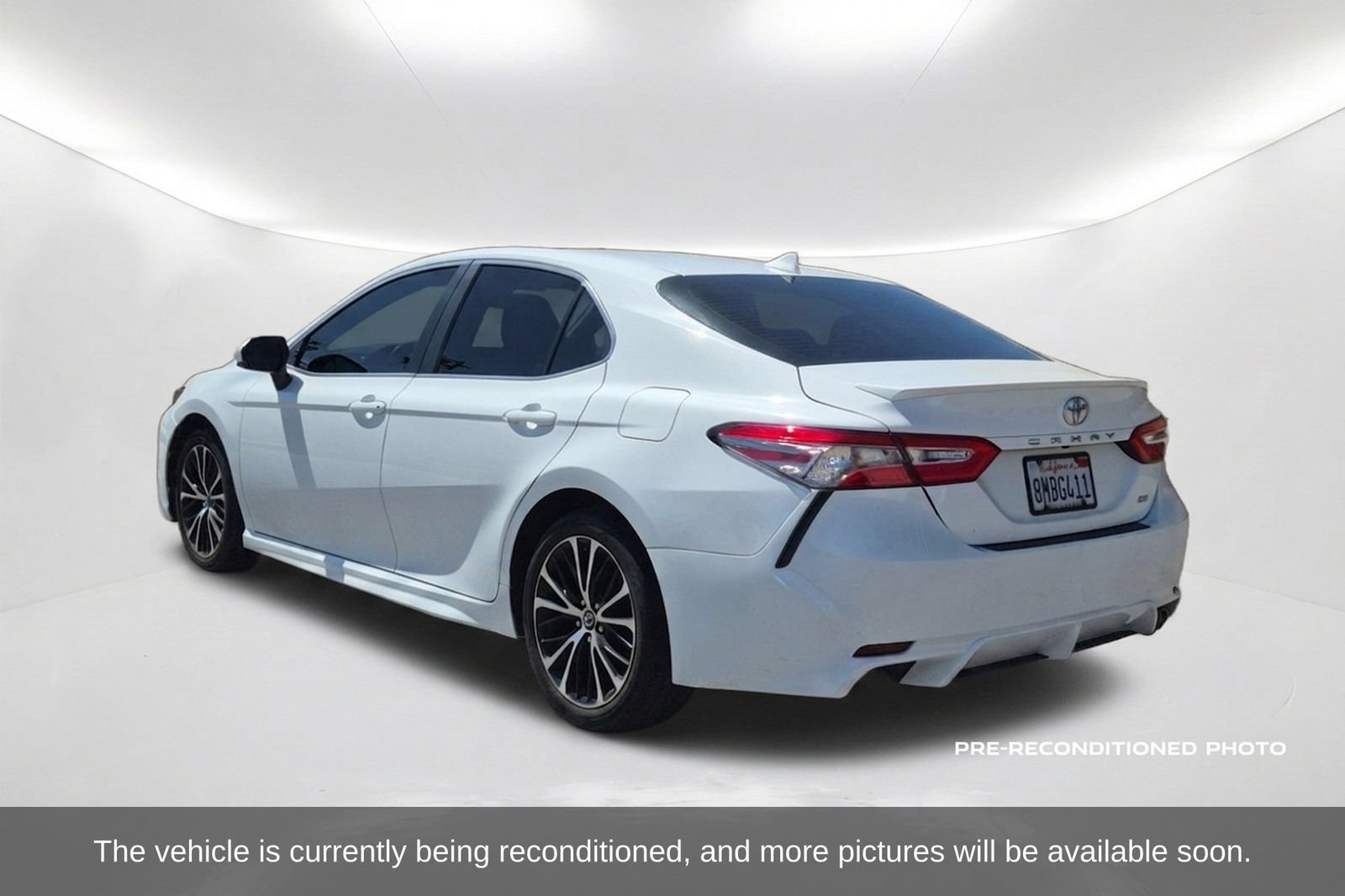 Used 2019 Toyota Camry SE w/ Carpet Mat Package FWD image 8