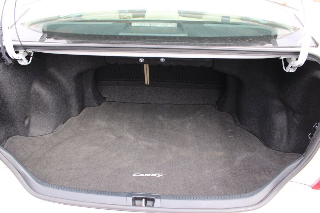 Used 2012 Toyota Camry LE image 10