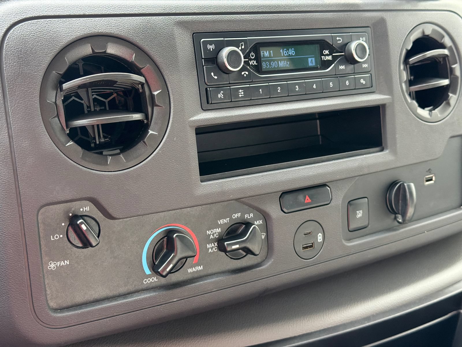 Used 2023 Ford E-350 and Econoline 350 Super Duty w/ Power Windows & Locks Group RWD image 27
