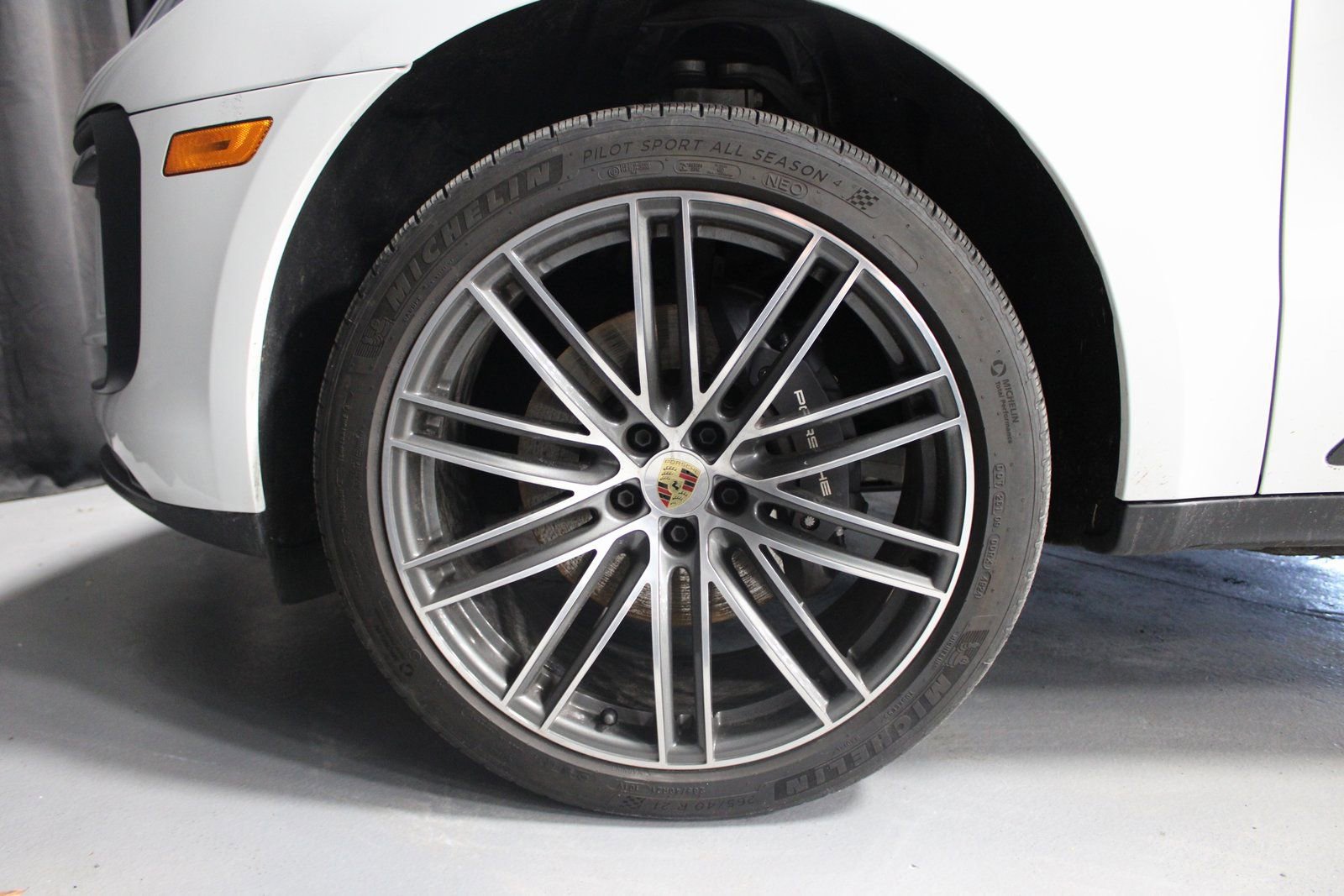 Certified 2025 Porsche Macan image 16