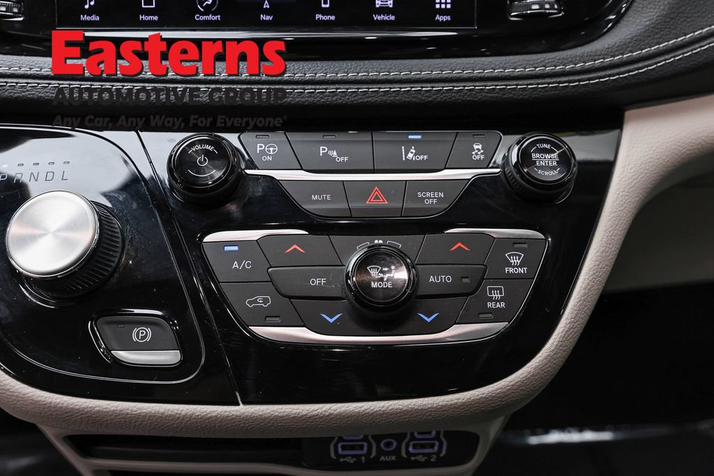 Used 2022 Chrysler Pacifica Touring-L w/ Uconnect Theater Family Group FWD image 20
