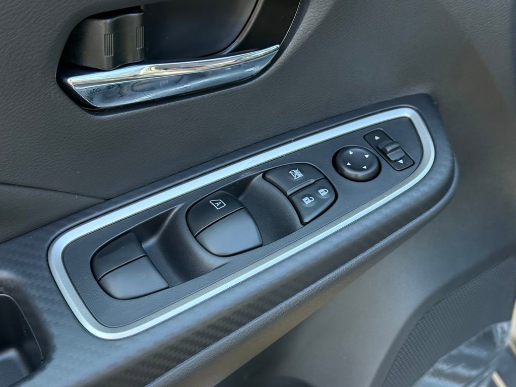 New 2025 Nissan Versa SR w/ Trunk Package image 14