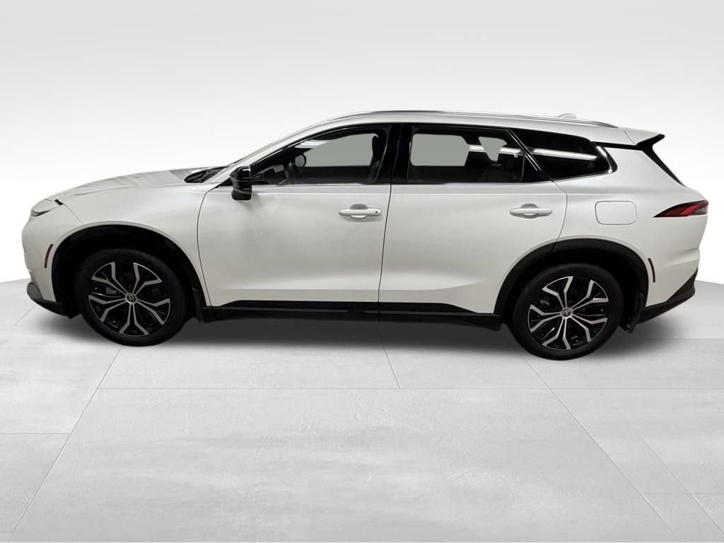 Used 2025 Toyota Crown Signia XLE image 4