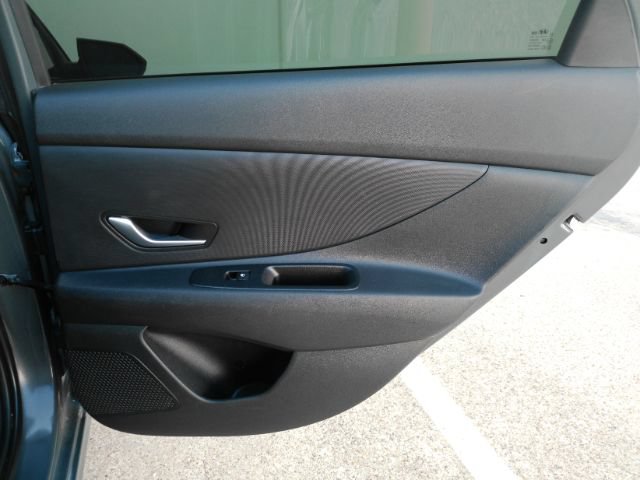 Used 2026 Hyundai Elantra SE FWD image 21
