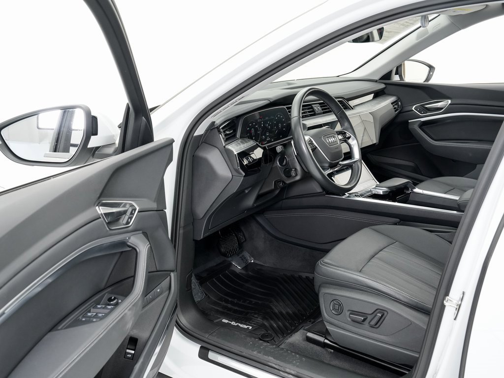 Used 2024 Audi Q8 e-tron Premium Plus image 7