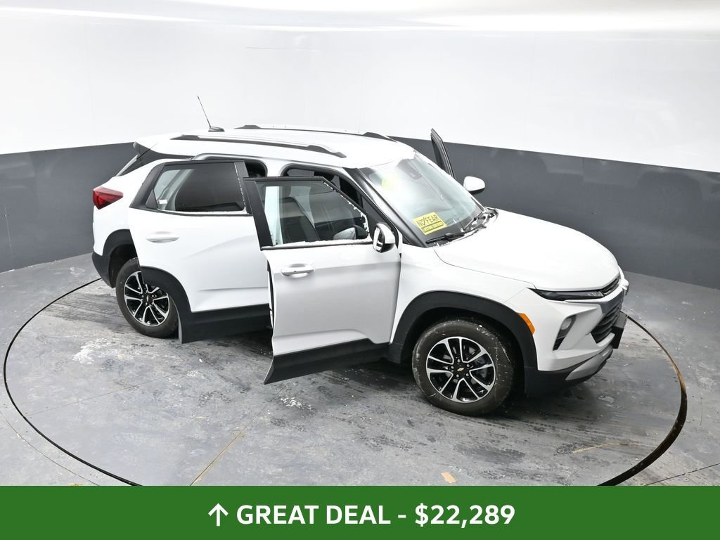 Used 2025 Chevrolet TrailBlazer LT w/ Driver Confidence Package image 55