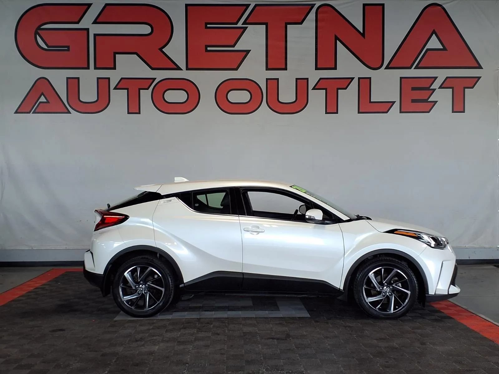 Used 2020 Toyota C-HR Limited FWD image 1