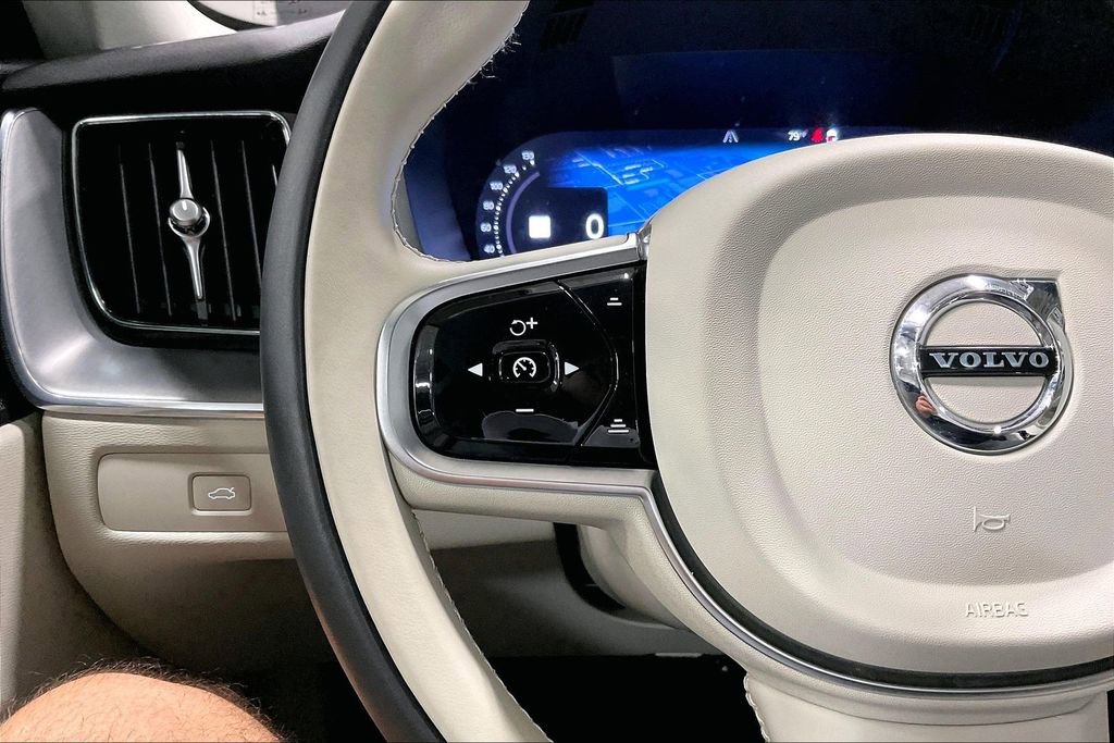 Certified 2024 Volvo XC60 B5 Core w/ Protection Package Premier AWD/4WD image 11