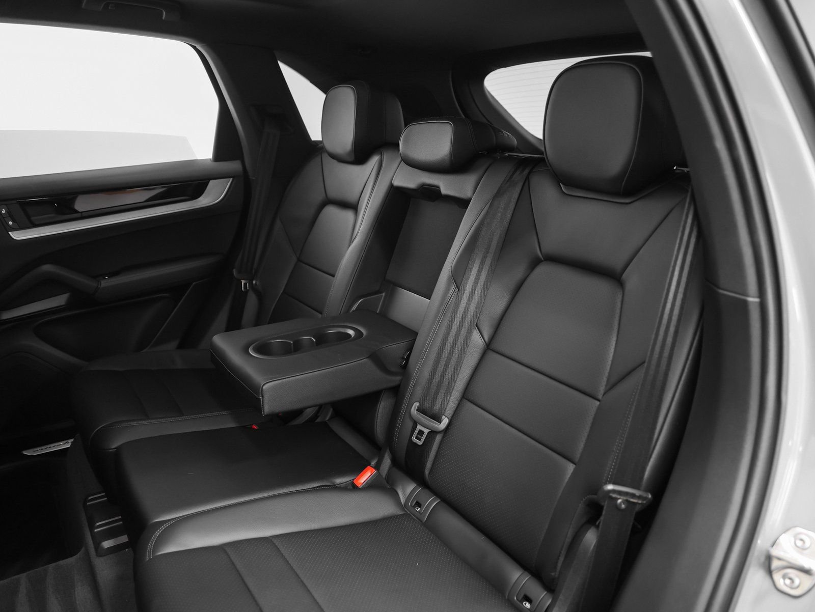 Certified 2025 Porsche Cayenne image 37