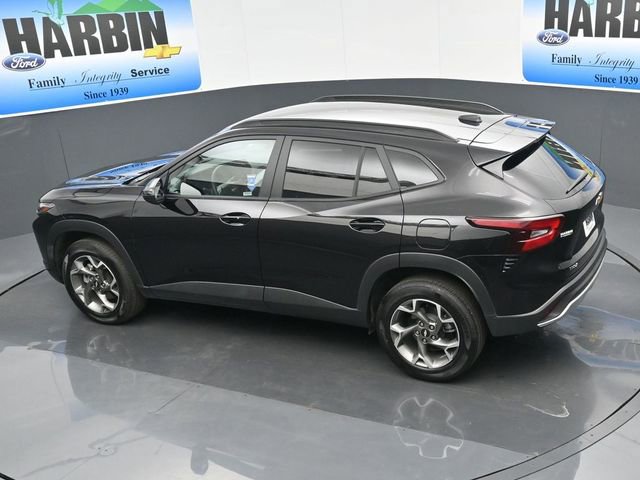 Used 2025 Chevrolet Trax LT w/ LT Convenience Package image 24