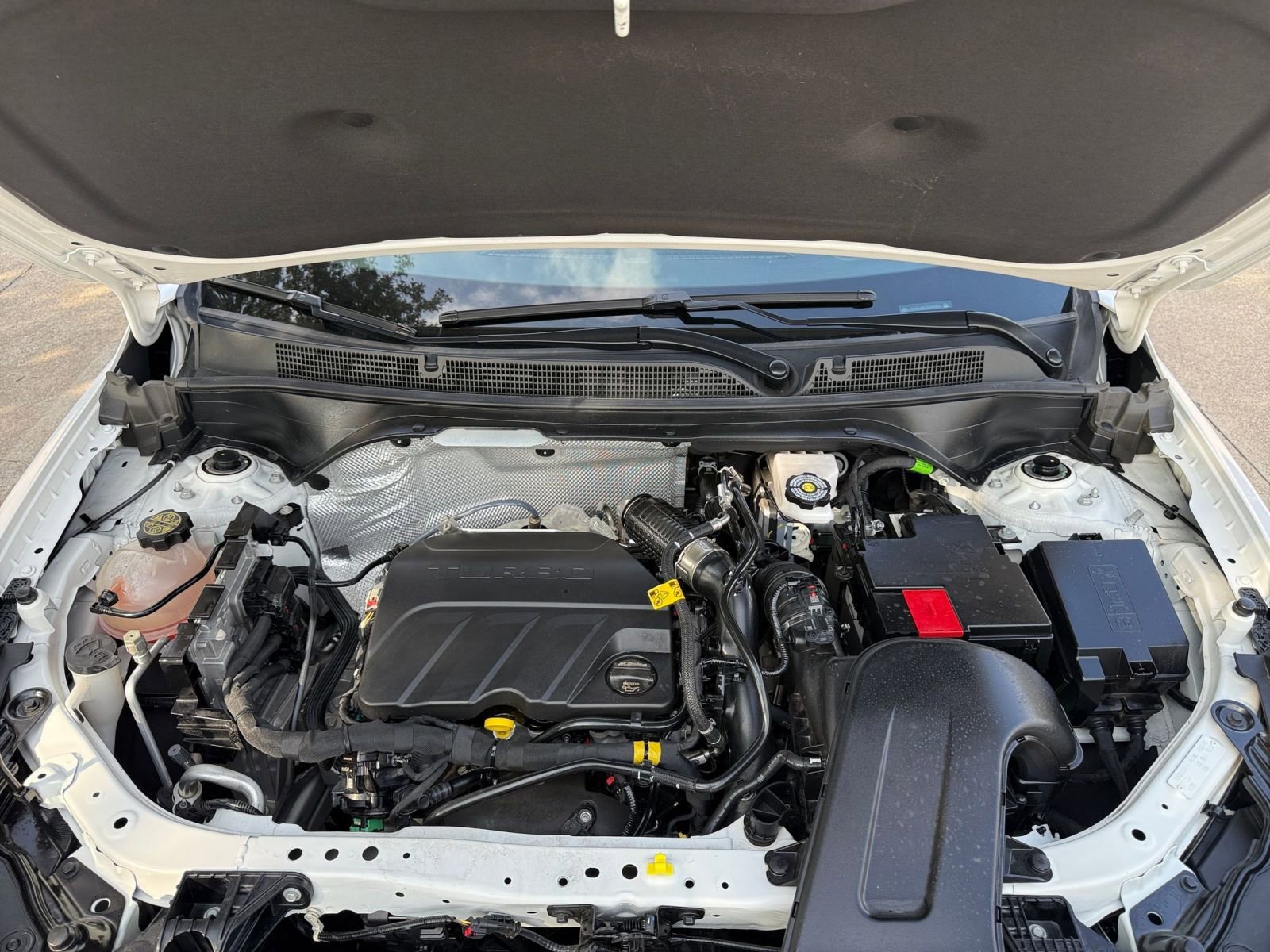 Used 2025 Buick Envista Sport Touring image 32