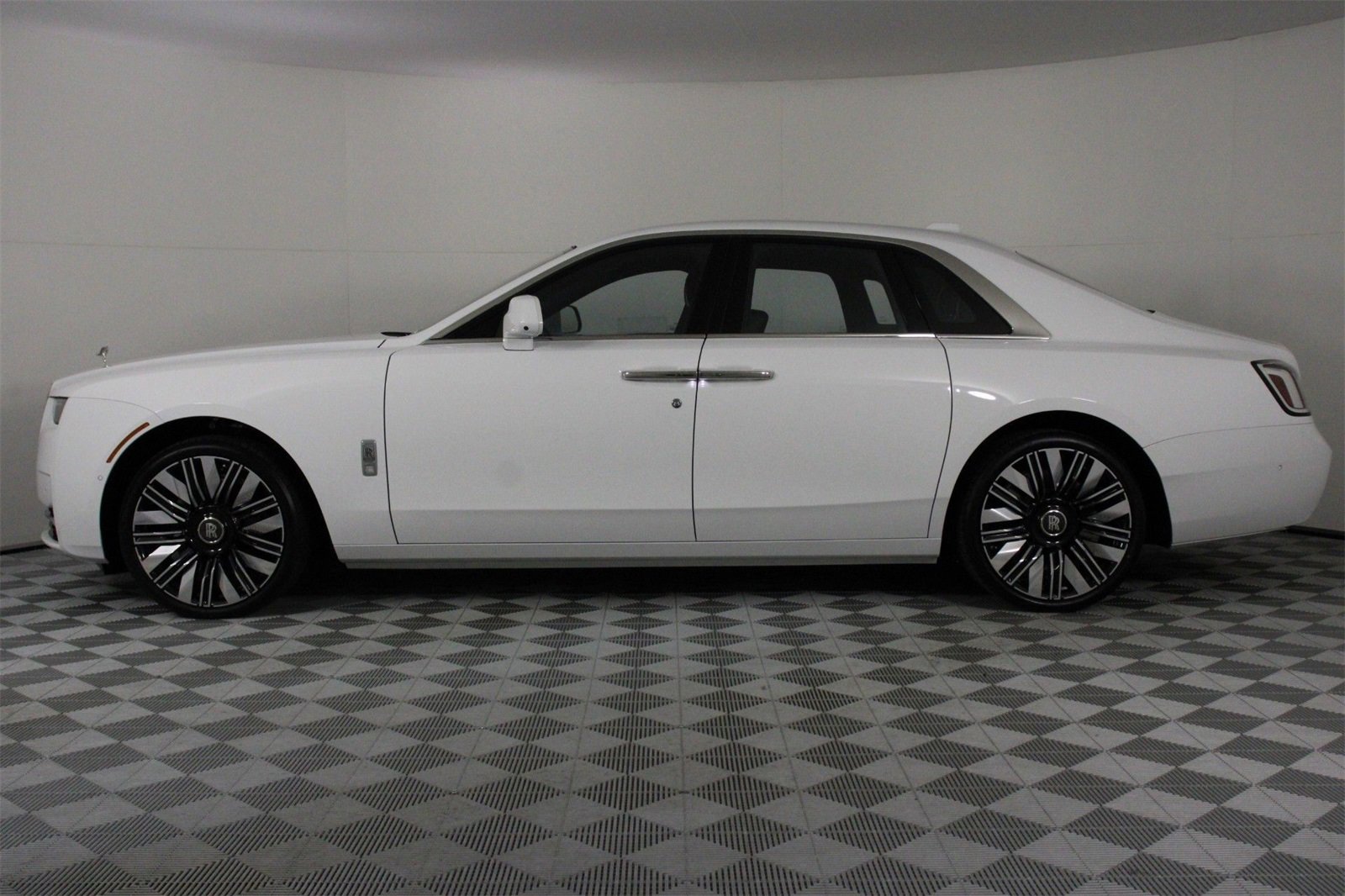 New 2025 Rolls-Royce Ghost image 3