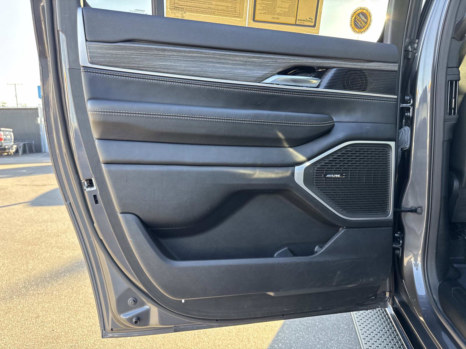 Used 2023 Jeep Wagoneer L Series III w/ Preferred Equipment Group image 21