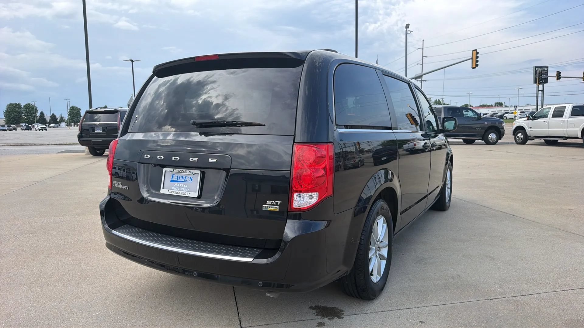 Used 2019 Dodge Grand Caravan SXT w/ Driver Convenience Group FWD image 19