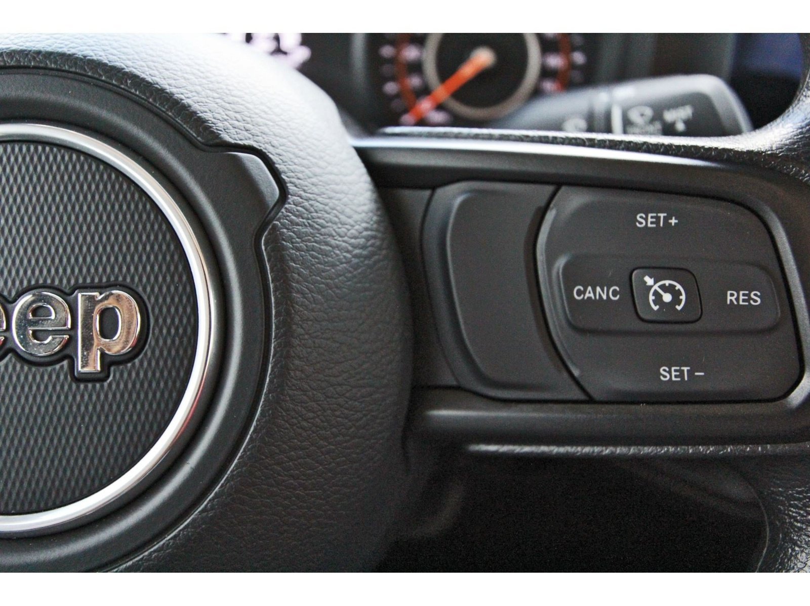 Used 2025 Jeep Gladiator Sport AWD/4WD image 18