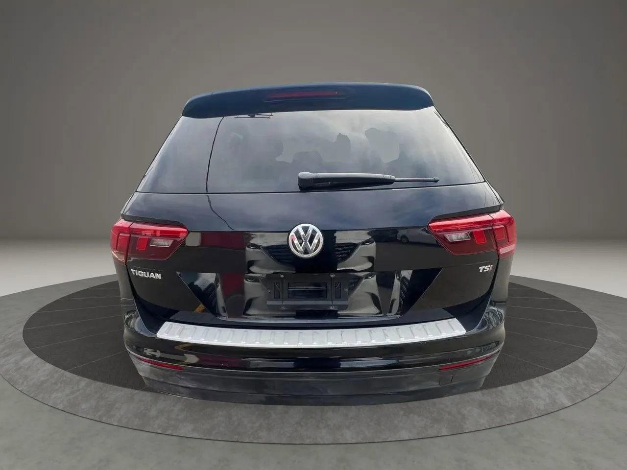 Used 2018 Volkswagen Tiguan S FWD image 6