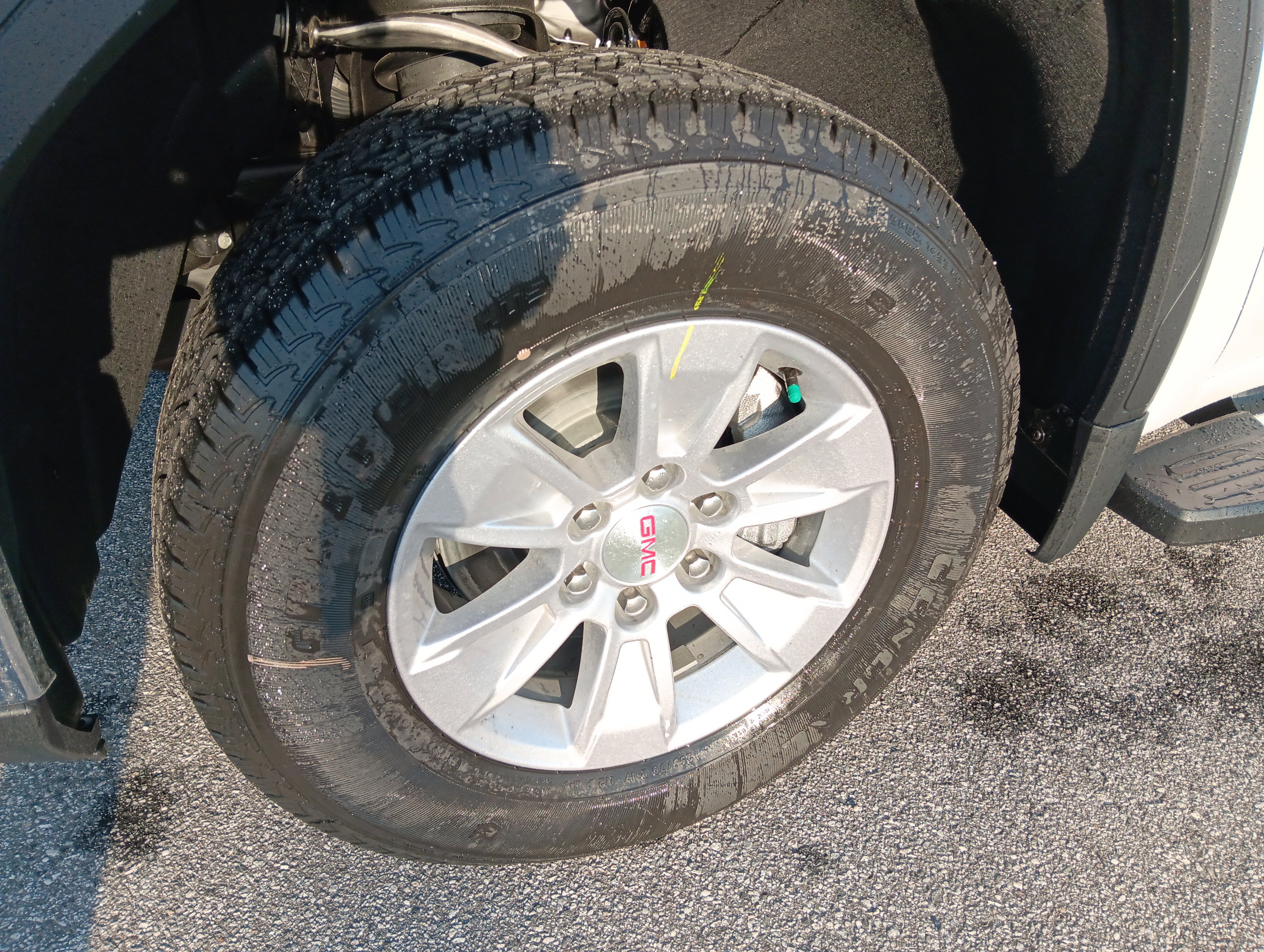 New 2026 GMC Sierra 1500 SLE image 2