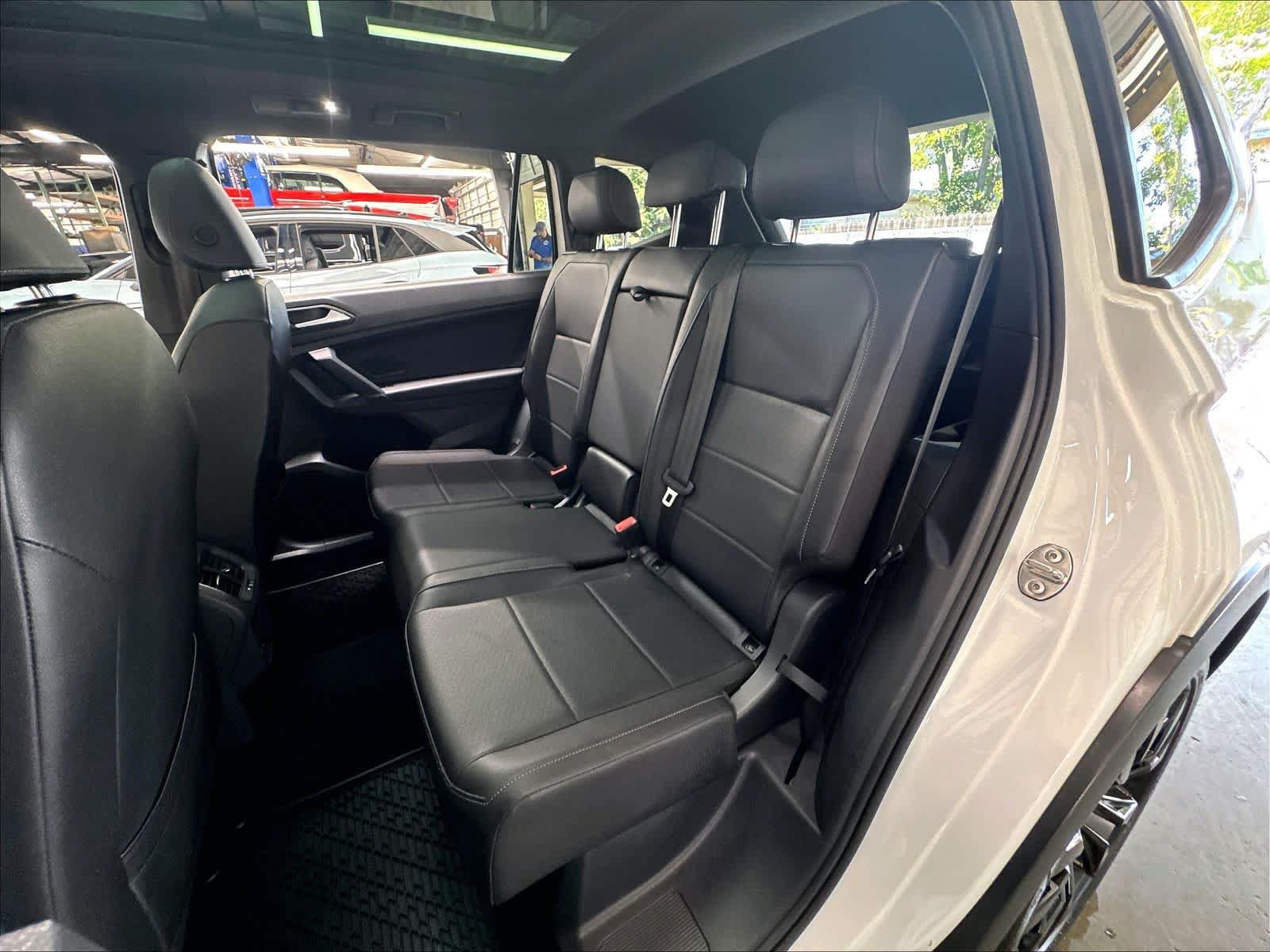Used 2020 Volkswagen Tiguan SE R-Line FWD image 25