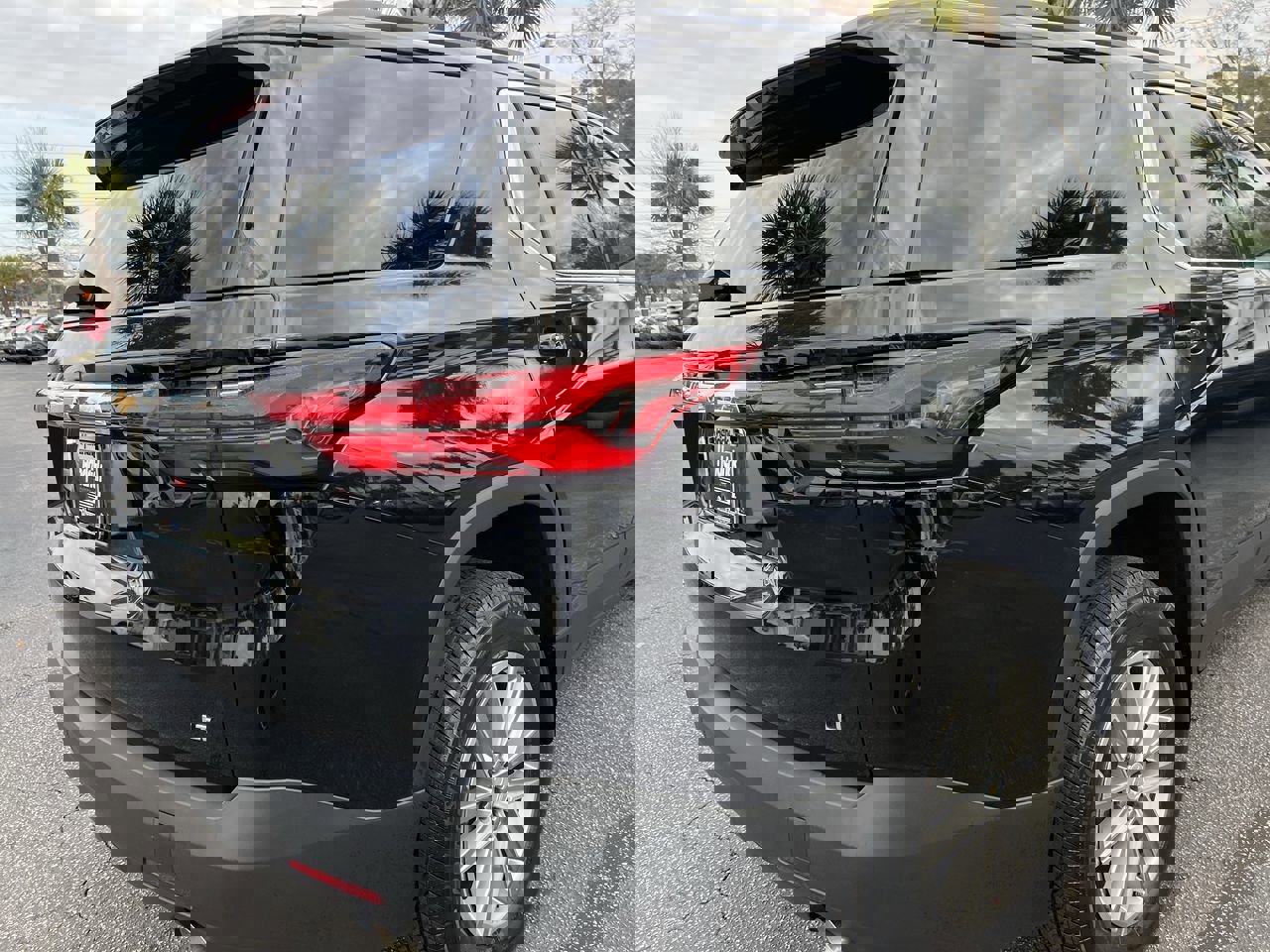 Used 2023 Chevrolet Traverse LT image 10