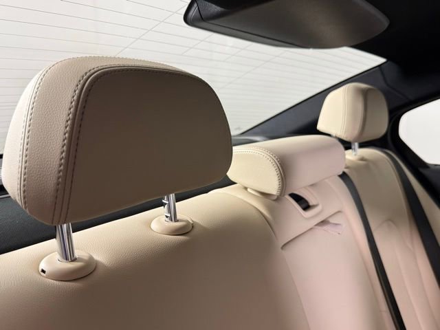 Used 2023 BMW 330i Sedan w/ Premium Package image 27