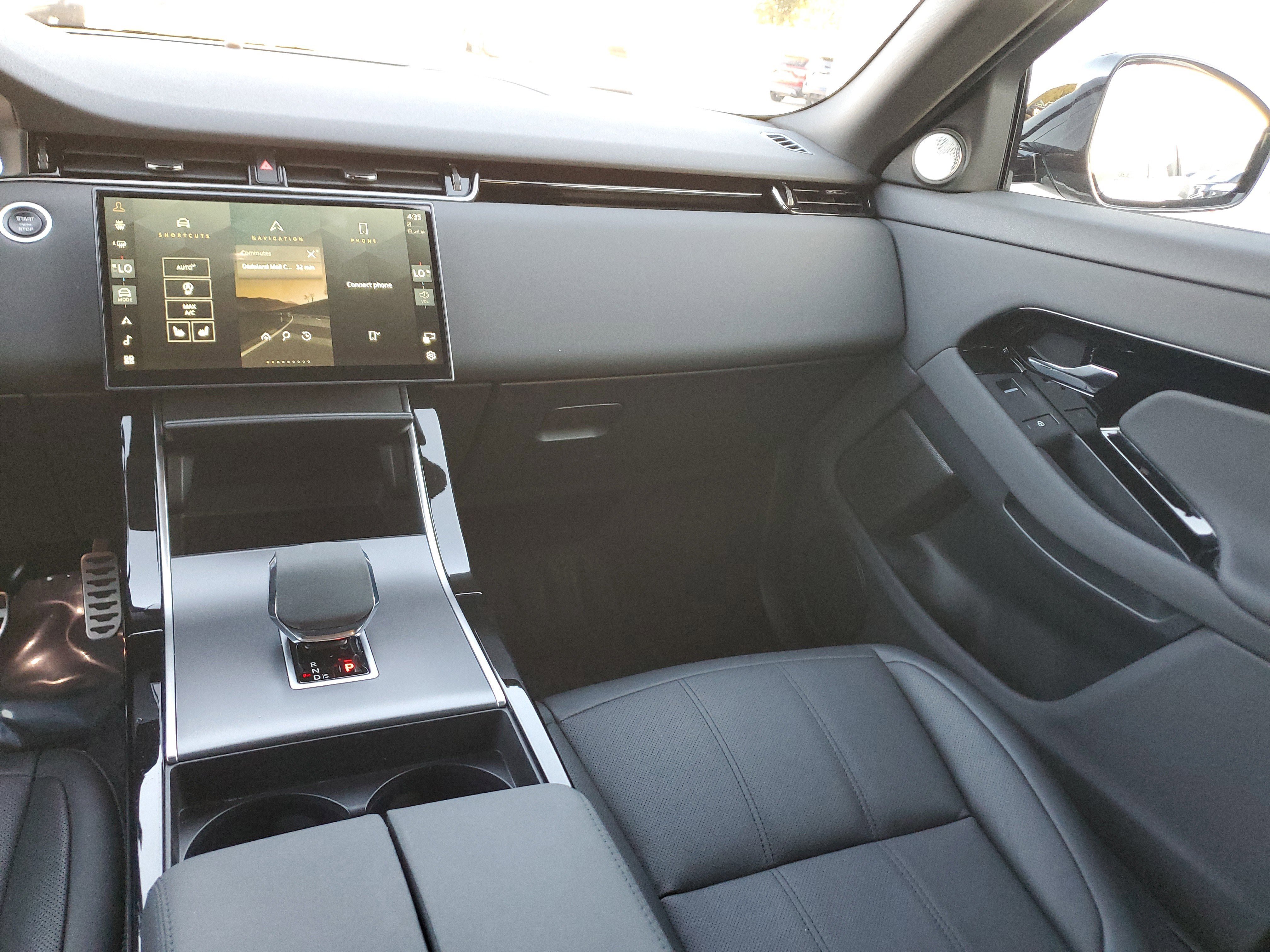 Used 2024 Land Rover Range Rover Evoque Dynamic SE image 18