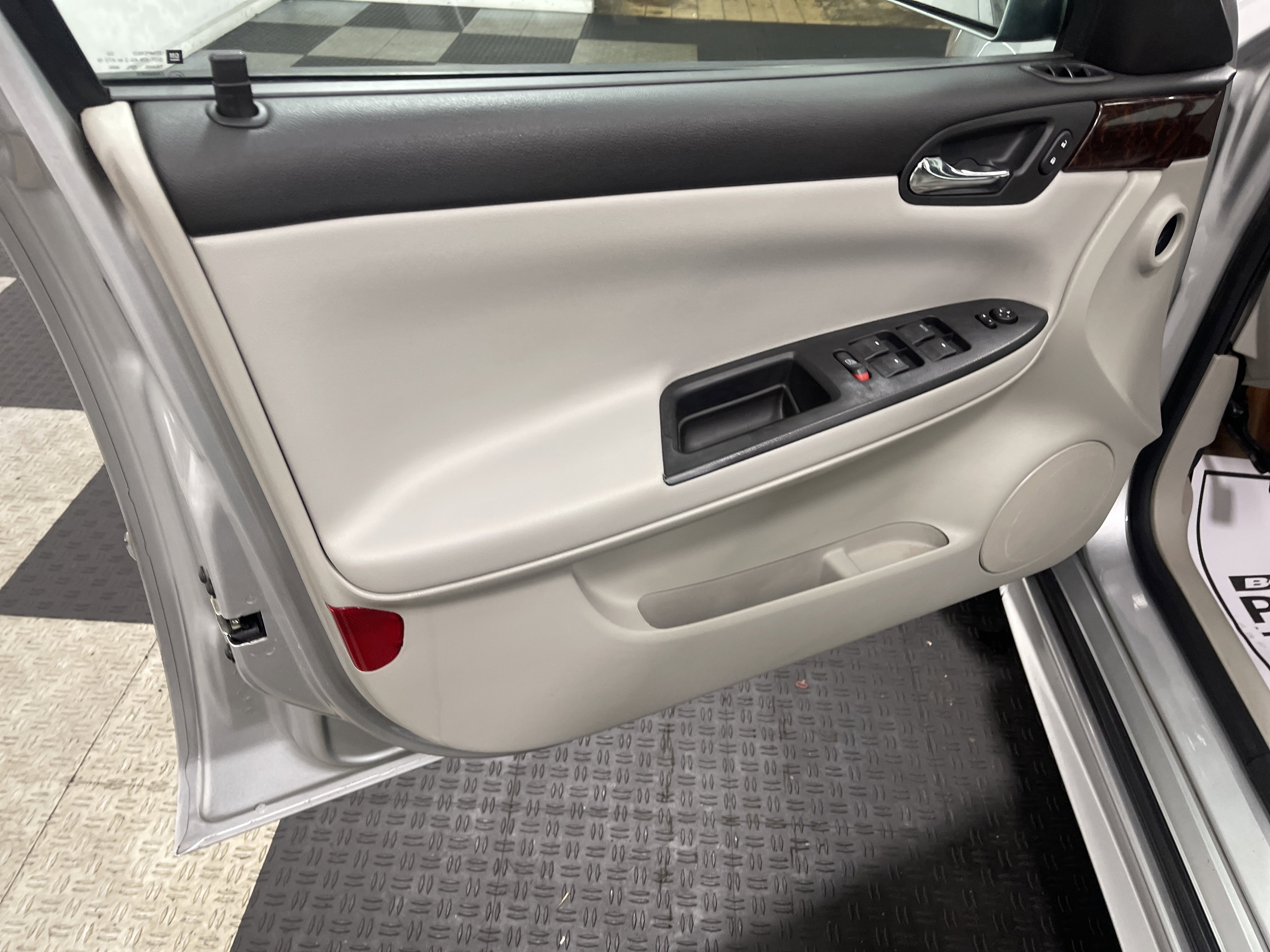 Used 2013 Chevrolet Impala LT w/ LT Sunroof Package FWD image 10