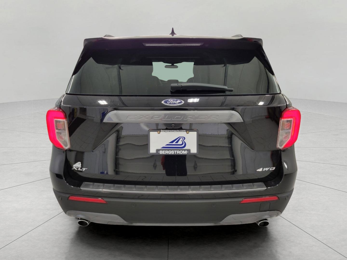 Used 2023 Ford Explorer XLT w/ Equipment Group 202A image 25